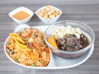 arroz con mariscos y conchas