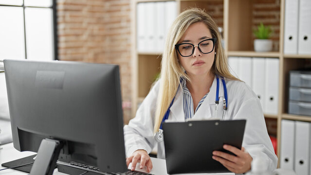How Docor Use Computer Doctor Using Computer Images – Browse 88,008 Stock Photos, Vectors, and ...