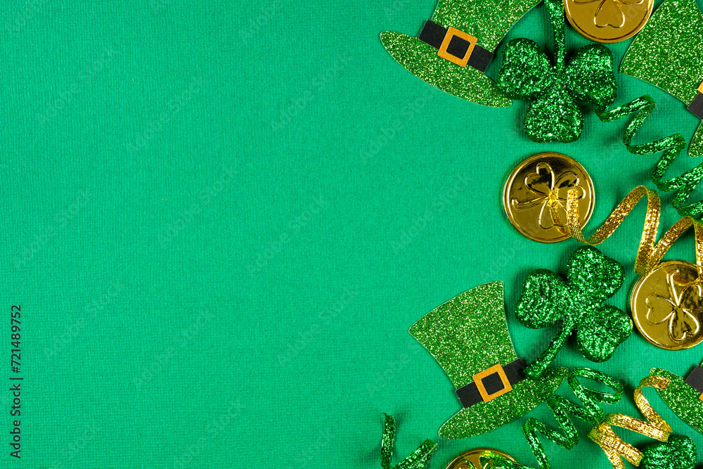 Poster st patricks day side border of shamrocks, leprechaun hats, gold coins and ribbon. above view over a 