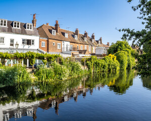 Fototapeta na wymiar Typical buildings and Great Stour river in Caterbury city, England