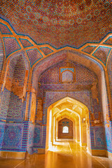 Obraz premium Shah Jahan Mosque in Thatta, Pakistan. Beautiful golden and blue traditional ornament on ceiling and walls. 
