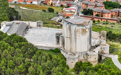 Homage Tower of the Castle of Iscar in Valladolid, built at the end of the 13th century, currently hosting a beer brewery. - 721536931
