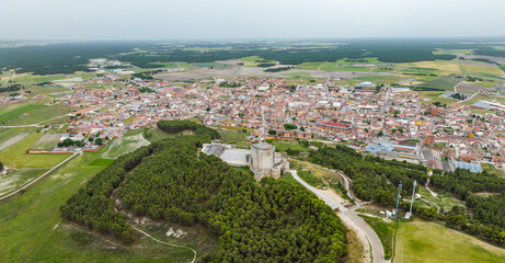 Aerial view of the Spanish town of Íscar in Valladolid, with its famous castle in the foreground. - 721536932