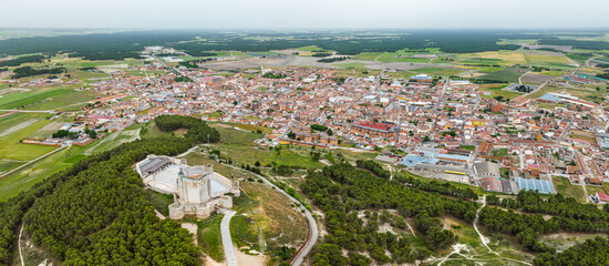 Aerial view of the Spanish town of Íscar in Valladolid, with its famous castle in the foreground. - 721536935