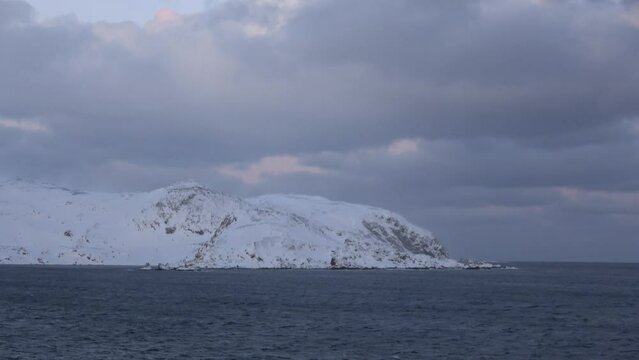 Landschaft beim Strand von Honningsvag an der Strasse E69, Norwegen