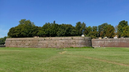 Les remparts de la ville de Lucques