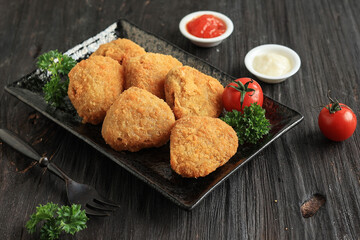 Crispy Triangle Chicken Nugget with Tomato Saucce and Tasty Mayonnaise