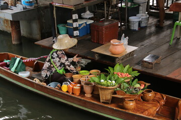 Merchant in Taling Chan floating market (Bangkok, Thailand)