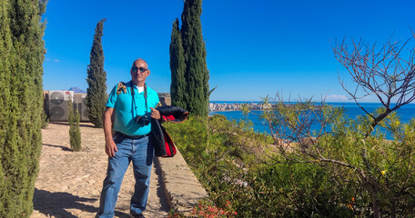 yo paseando  en el castillo santa barba en Alicante españa