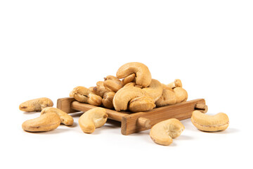 Fototapeta na wymiar roasted salted cashew nuts isolated on whtie background.