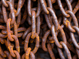 Fototapeta premium rusty metal chains in the port. close up