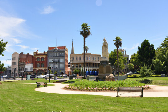 Bendigo, Victoria - 4 January 2024 - Queen&rsquo;s Gardens with Statue of Queen Victoria at town centre.