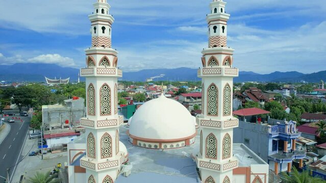 Aerial view The Grand Mujahidin Mosque which stands on the beachfront Taplau and has a good view of the sea. its location on Jalan Ir H Juanda no 79, Flamboyan Baru, Padang District, Padang City.