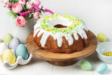 Obraz na płótnie Canvas Easter Bundt Cake with Easter Eggs