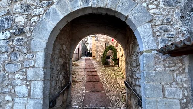 Il borgo medievale di Fumone, Frosinone, Lazio, Italia.
Vista della porta, ingresso principale all'antico borgo.