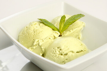 vanilla cream with mint
