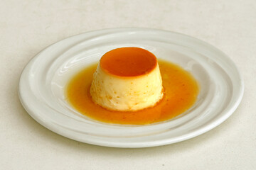 Fototapeta premium egg flan on plate