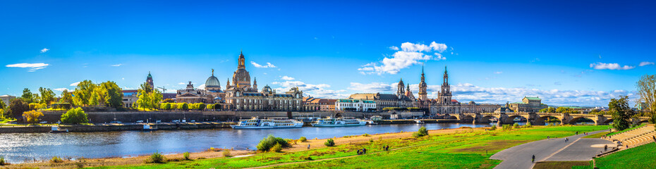 Elbpromenade in Dresden - Deutschland 