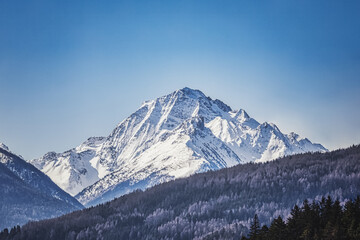 Fototapeta na wymiar Snow-capped mountains at sunrise, a breathtaking alpine landscape, Tyrol, Austria