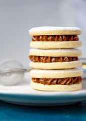 Alfajores dulce de leche cookies, Alfajores de maicena