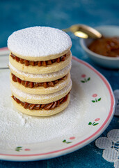 Alfajores dulce de leche cookies, Alfajores de maicena