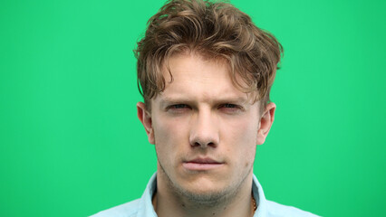Obraz premium Man's face, close-up, on a green background