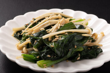 ほうれん草とえのきの胡麻和え
