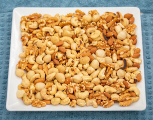 mix of walnuts, cashews, walnuts, Brazil nuts, pecans and almonds