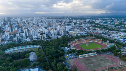 Fototapeta premium Vista aérea del Centro Olímpico Juan Pablo Duarte, Santo Domingo, República Dominicana. 
