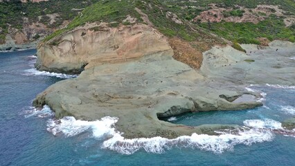 survol de la côte ouest de la Sardaigne à Bosa