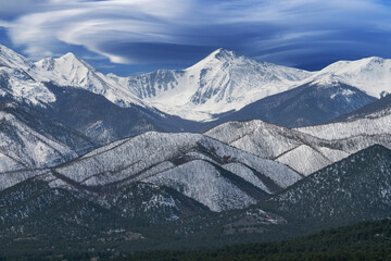 Fototapeta premium Winter landscape of the snow flocked Sangre de Cristo Mountains, Colorado, USA