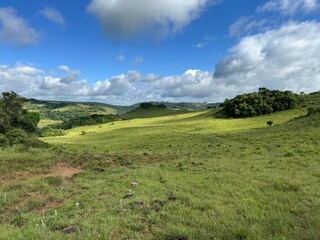 Fototapeta premium fazenda para pecuária na montanha