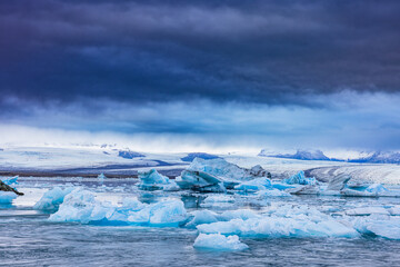 Wunderschöne Blauen Eisberg in Island