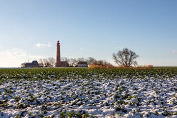 Der Leuchtturm Flügge auf der Insel Fehmarn im Winter
