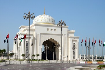 Falcon Circle en Abu Dhabi, Emiratos Árabes Unidos