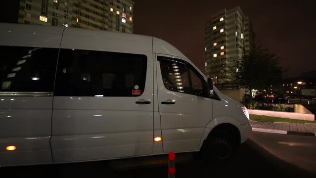 White van closes the door and drives off in yard of a residential complex