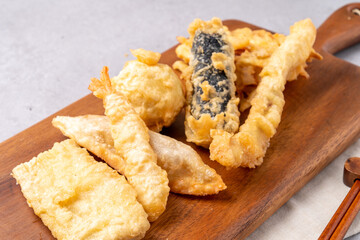 flour based food, Tteokbokki, fried food, deep-fried laver roll, deep-fried squid, sundae, fish cake, fish cake, snack