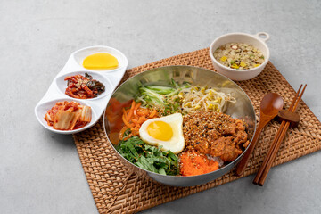 Gimbap, snack, soy sauce shrimp, bibimbap, spicy stir-fried pork bibimbap, Korean food, vegetables, vegetables, vegan, side dishes