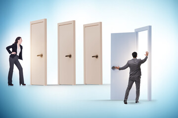 Fototapeta premium Business people and many doors of opportunities