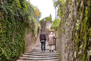 Fototapeta na wymiar Enchanted alleyway in the scenic town of Bellagio at lake Como