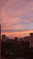 Fototapeta premium Beautiful sunrise over the city