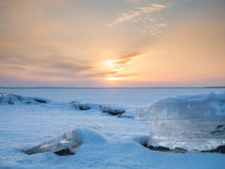 Obraz premium A frozen lake in winter