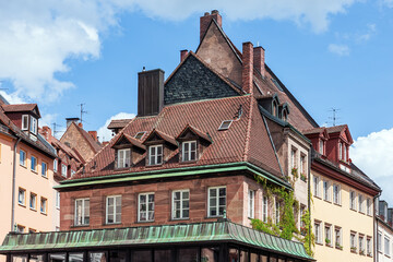 Obraz premium A house with a tiled roof in the historical center of Nuremberg, Germany