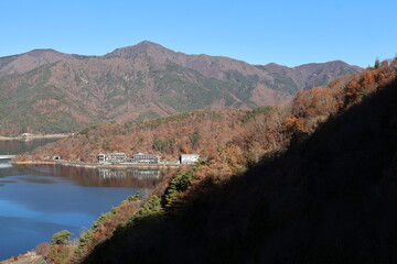 Fototapeta premium December 1, 2023: Viewing Mount Fuji at Tenjozan Park, Japan