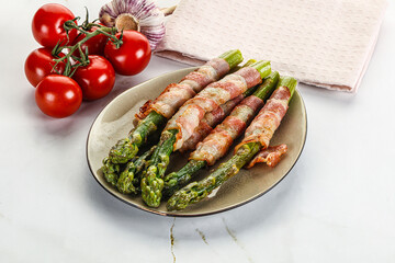 Grilled asparagus with bacon