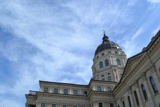 Asymmetrical view of the Kansas statehouse