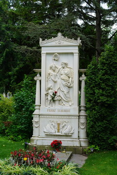 Ehrengrab von Franz Schubert auf dem Zentralfriedhof in Wien am 08.05.2022