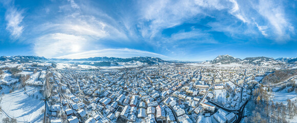 Die oberallgäuer Kreisstadt Sonthofen im Winter im Luftbild, 360 Grad Rundblick