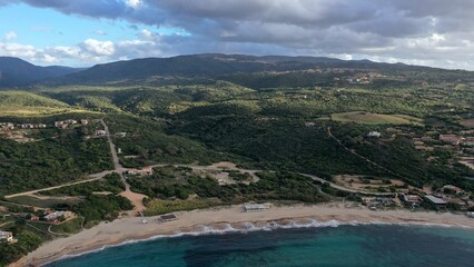 Fototapeta na wymiar survol des plages d'isola rossa en Sardaigne du nord 
