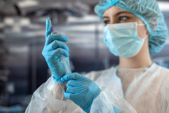 Doctor Woman Anesthesiologist Prepares An Injection In The Operating Room Before Surgery